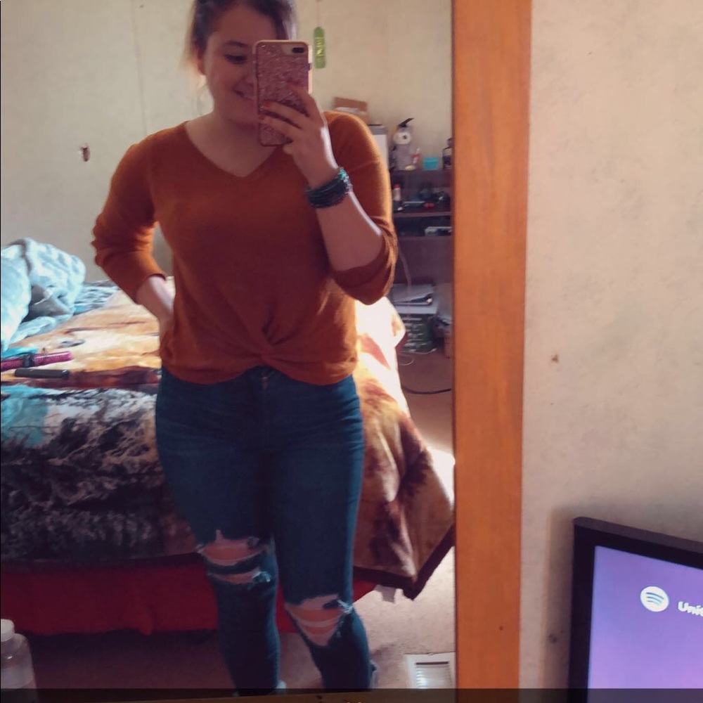 Meet your Posher, Yesenia